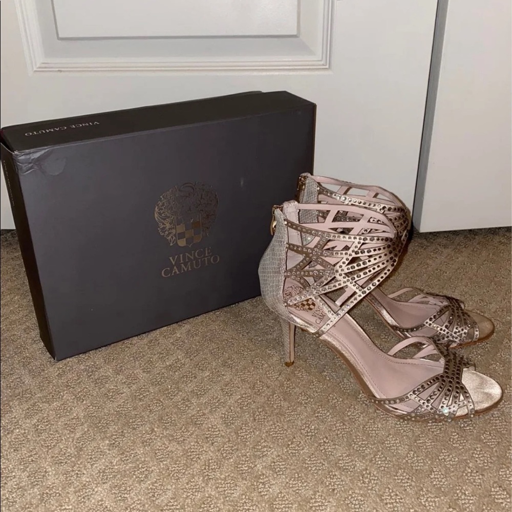 Vince Camuto taupe and silver open toe pumps